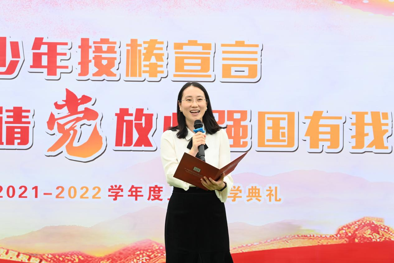 开学典礼上，奥运冠军寄语成都石室天府附小学子