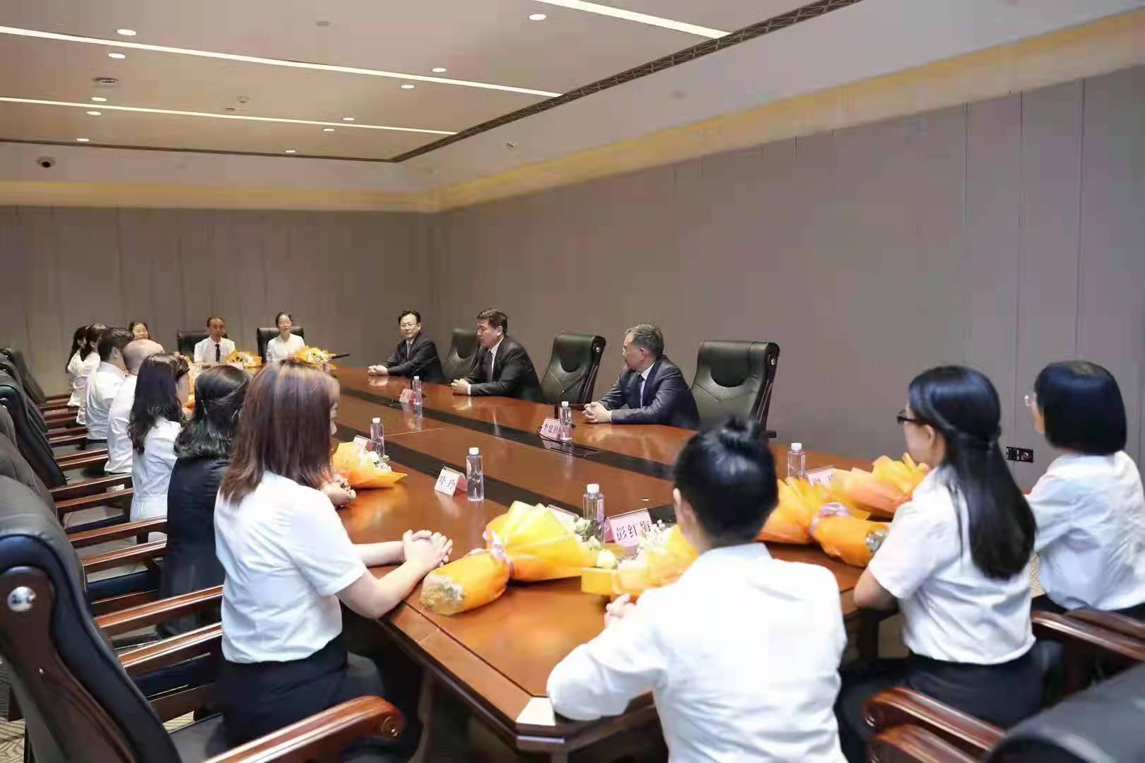 我省隆重举行第37个教师节优秀教师颁奖典礼