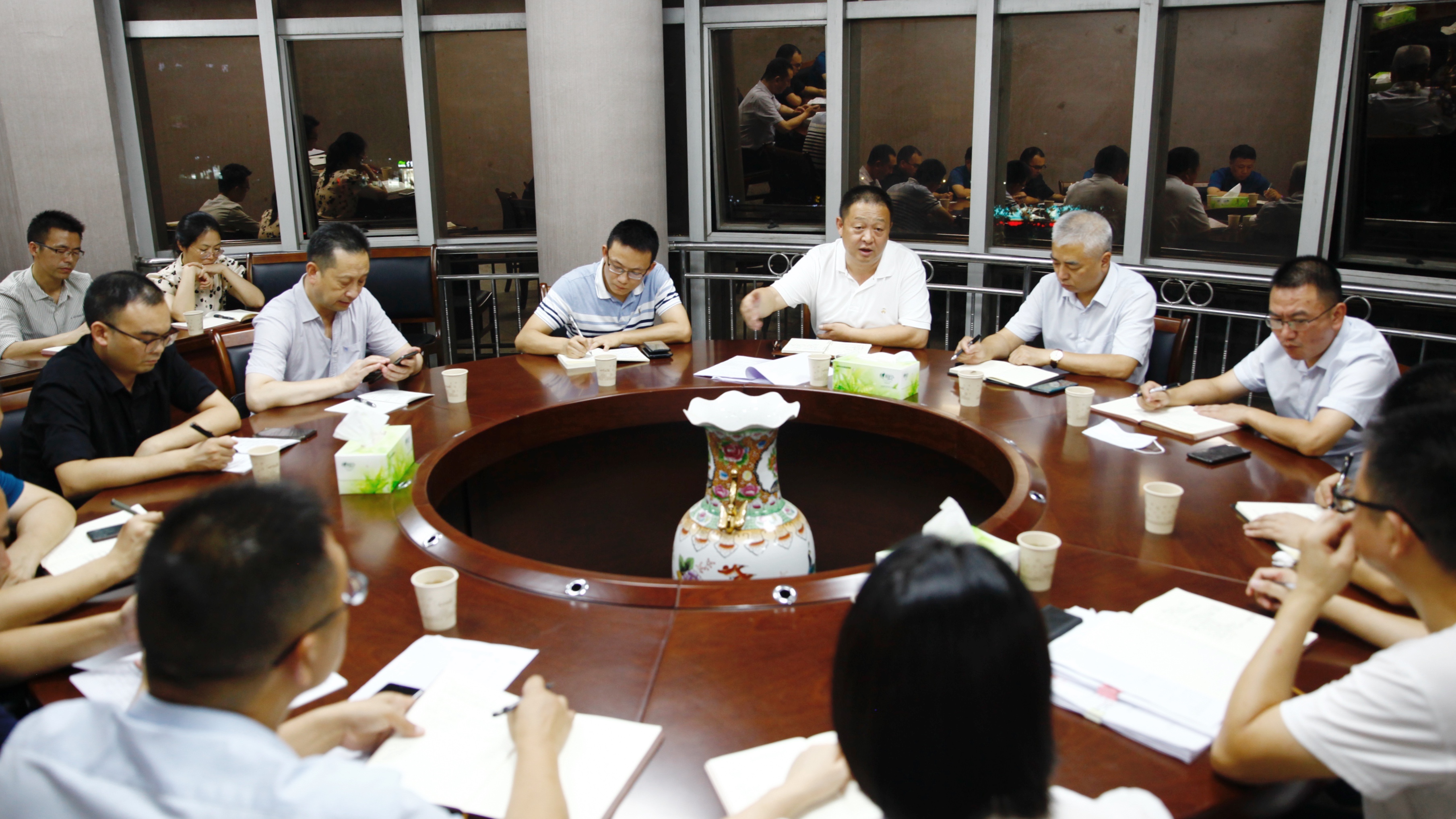 省市县三级应急工作组研究泸县地震灾区复课工作