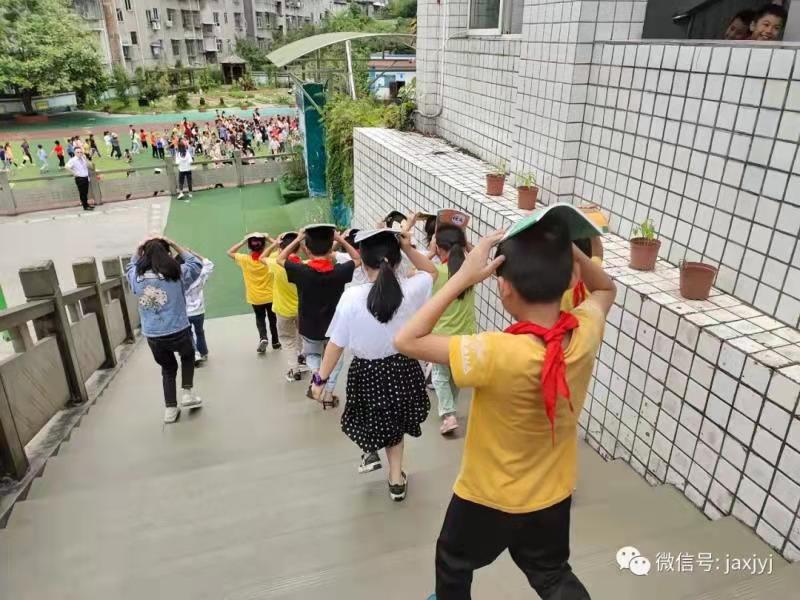泸县地震后，内江、宜宾、自贡三地教育系统全面排查校舍、确保师生安全