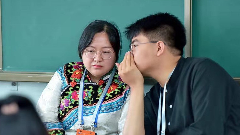 杨涤(左一)参加四川省第九届“导航名师”高校创业指导大赛.jpg 杨涤(左一)参加四川省第九届“导航名师”高校创业指导大赛.jpg