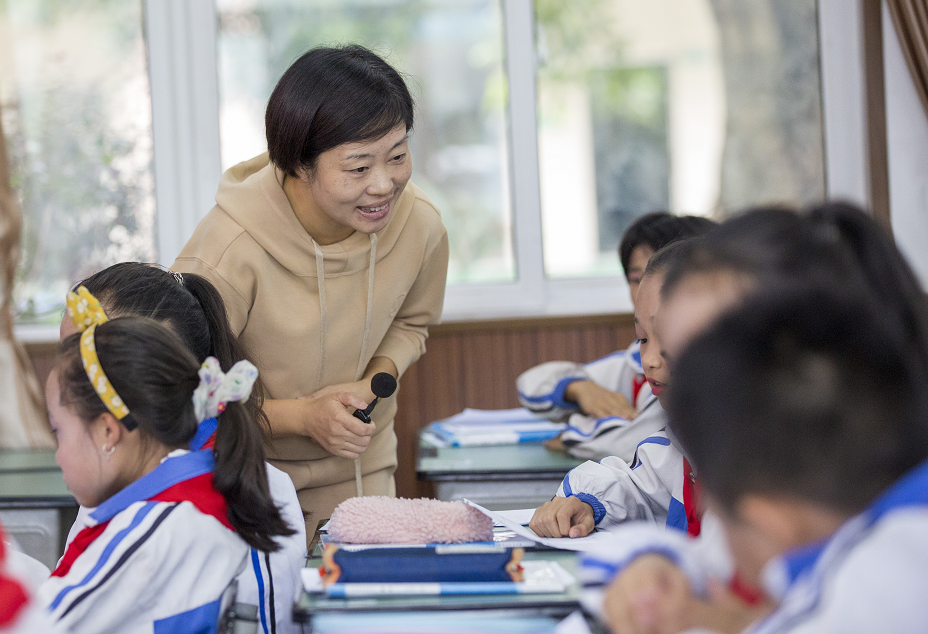 成都市实验小学西区分校优秀教师赴崇州乡村学校示范交流   