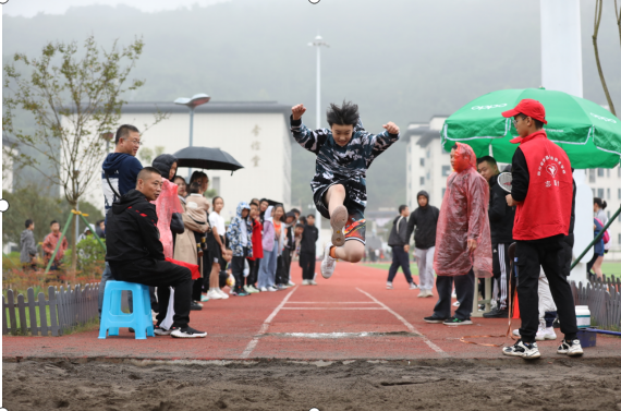 珙县举行第二十七届中小学生运动会田径比赛