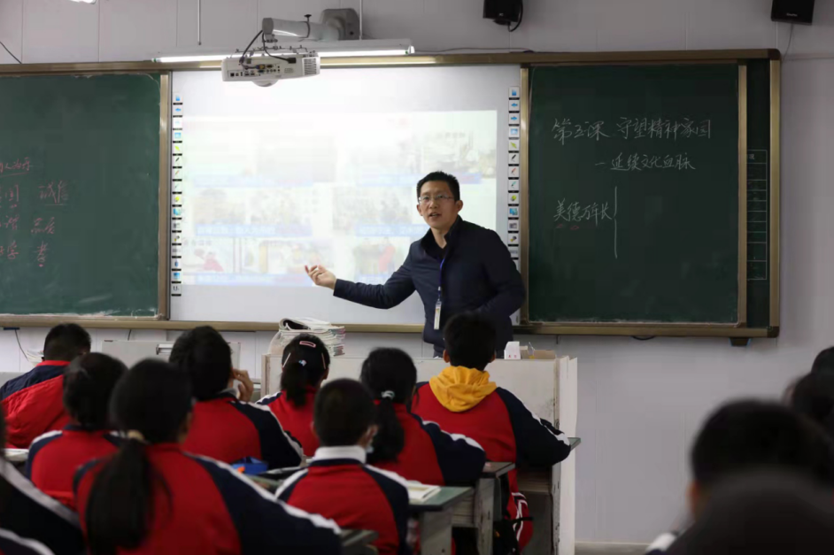 珙县:“推门听课”成教研常态