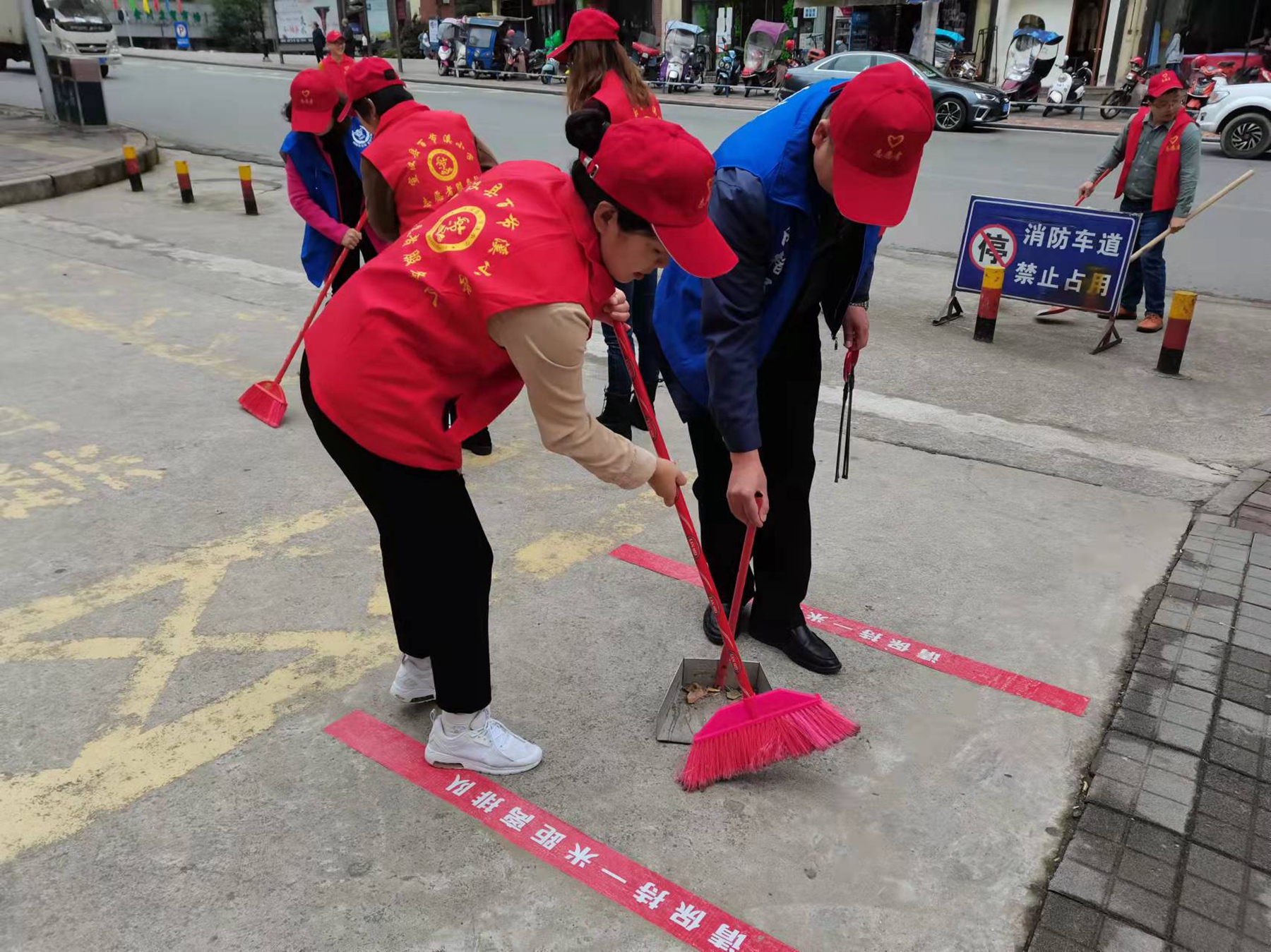 宣汉县百节溪小学与蒲江街道城西社区联合开展党员志愿服务活动