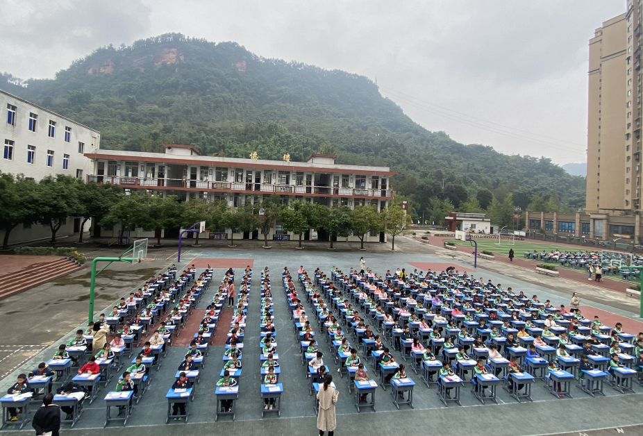 沐川县沐溪小学举行“写好中国字,做好中国人”书法比赛