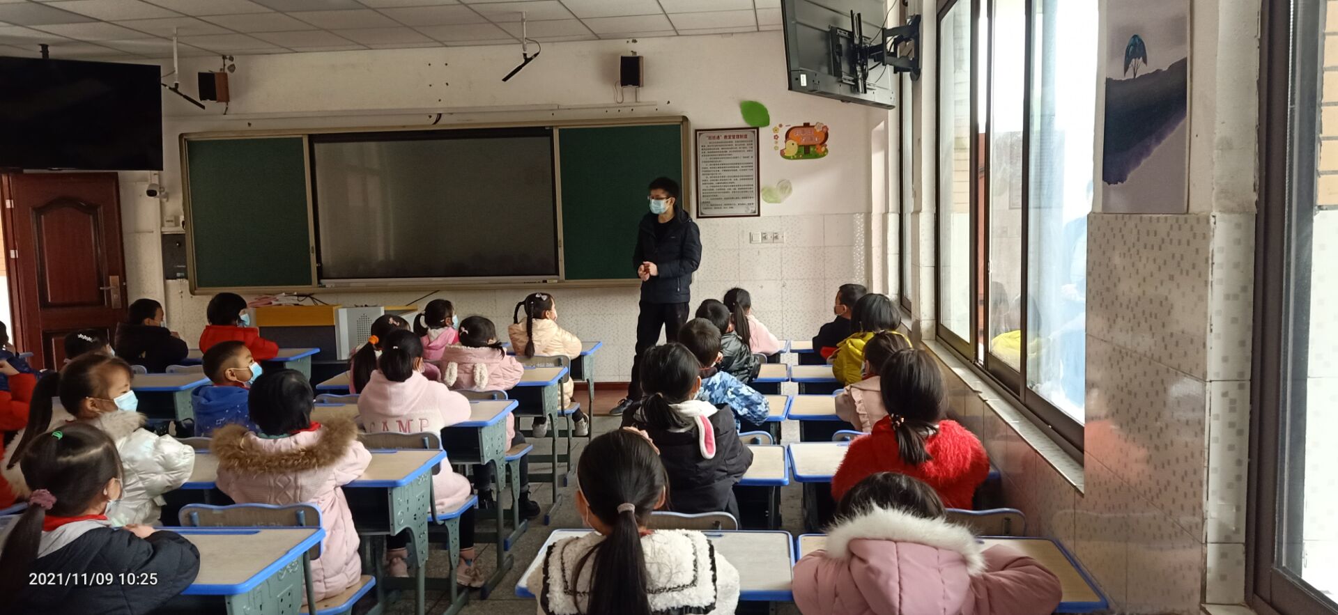 集中疏导安抚学生.jpg 集中疏导安抚学生.jpg