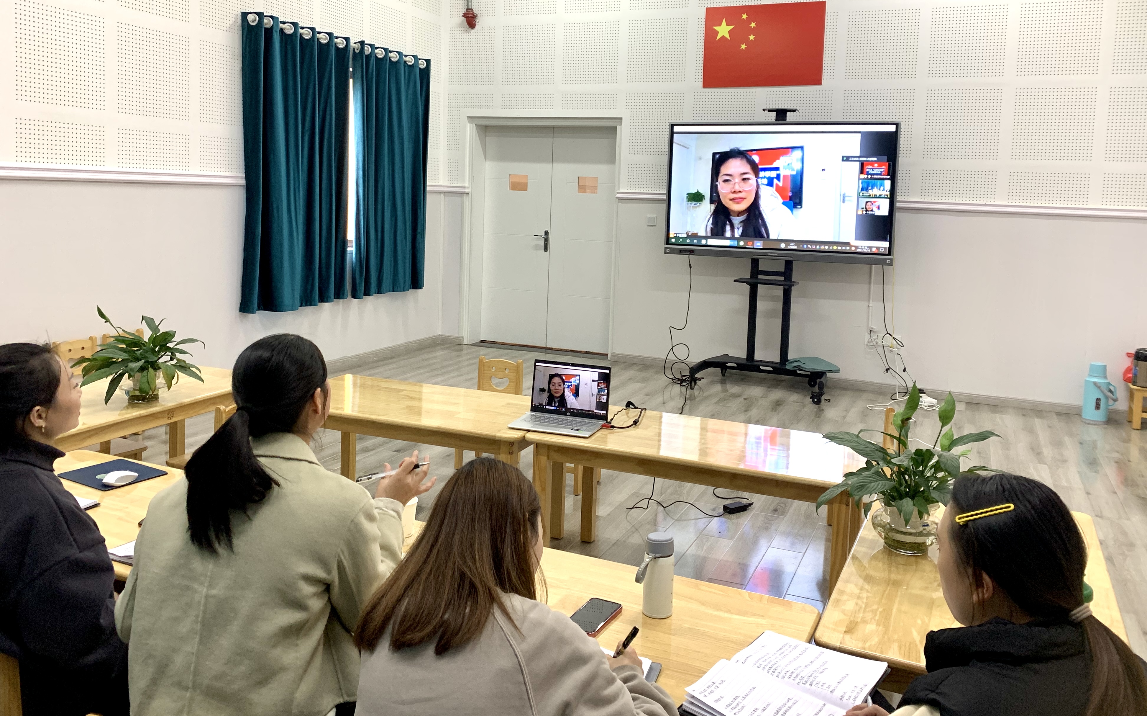 蒲江“名师讲学团”线上送教到泸定