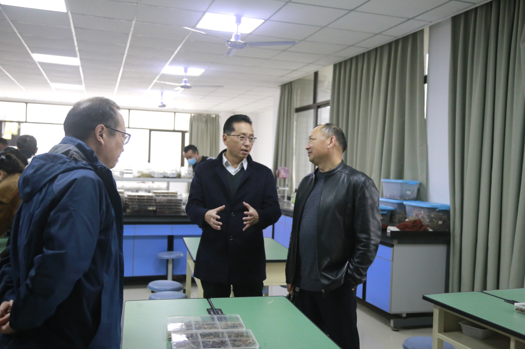 乐山市沙湾职中到四川食品药品学校开展学习交流