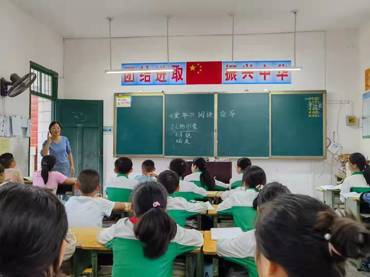 通江县新场镇中心小学:趁“双减”之势 树“阅读”之风