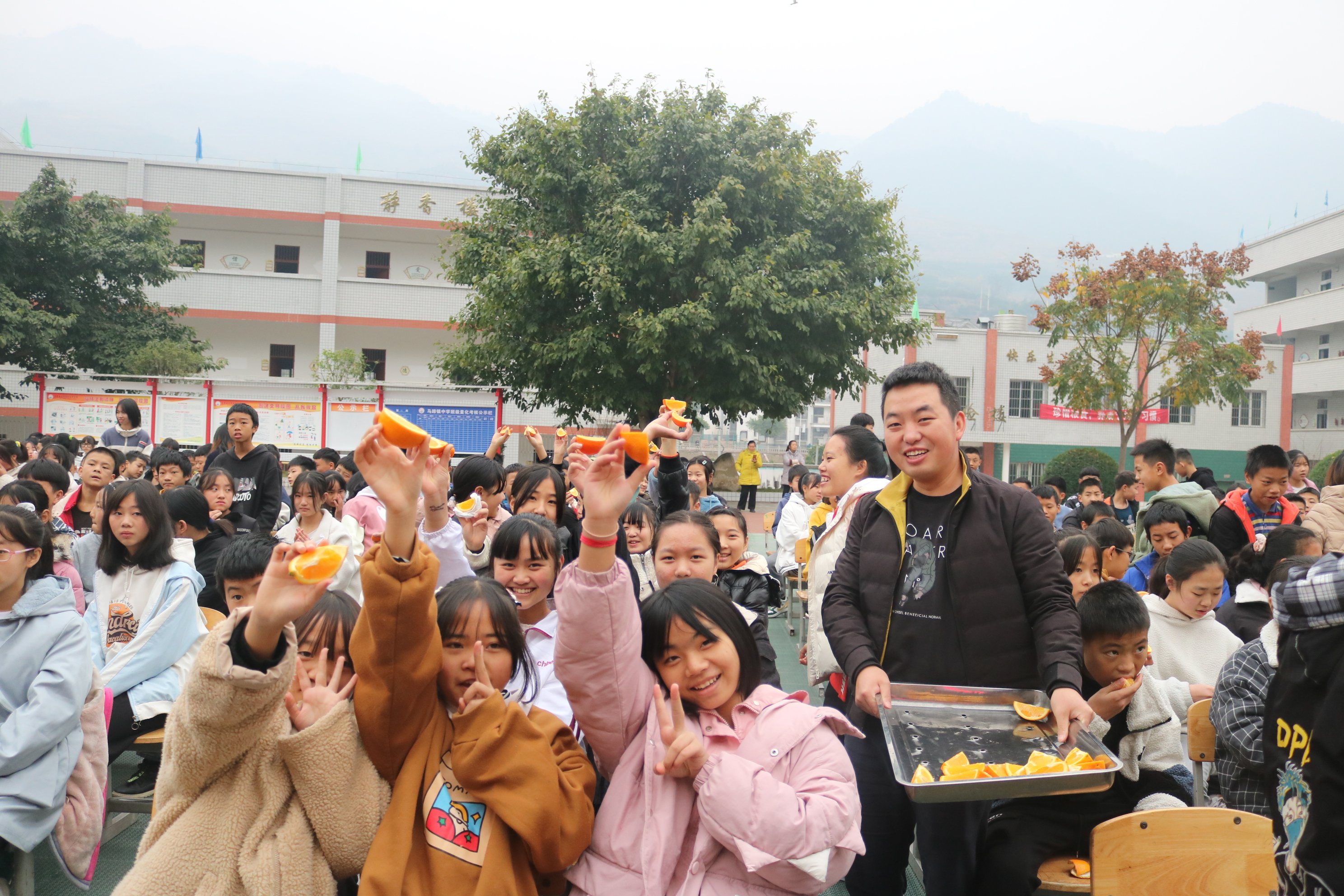 古蔺县马蹄镇初中举办第三届甜橙分享节