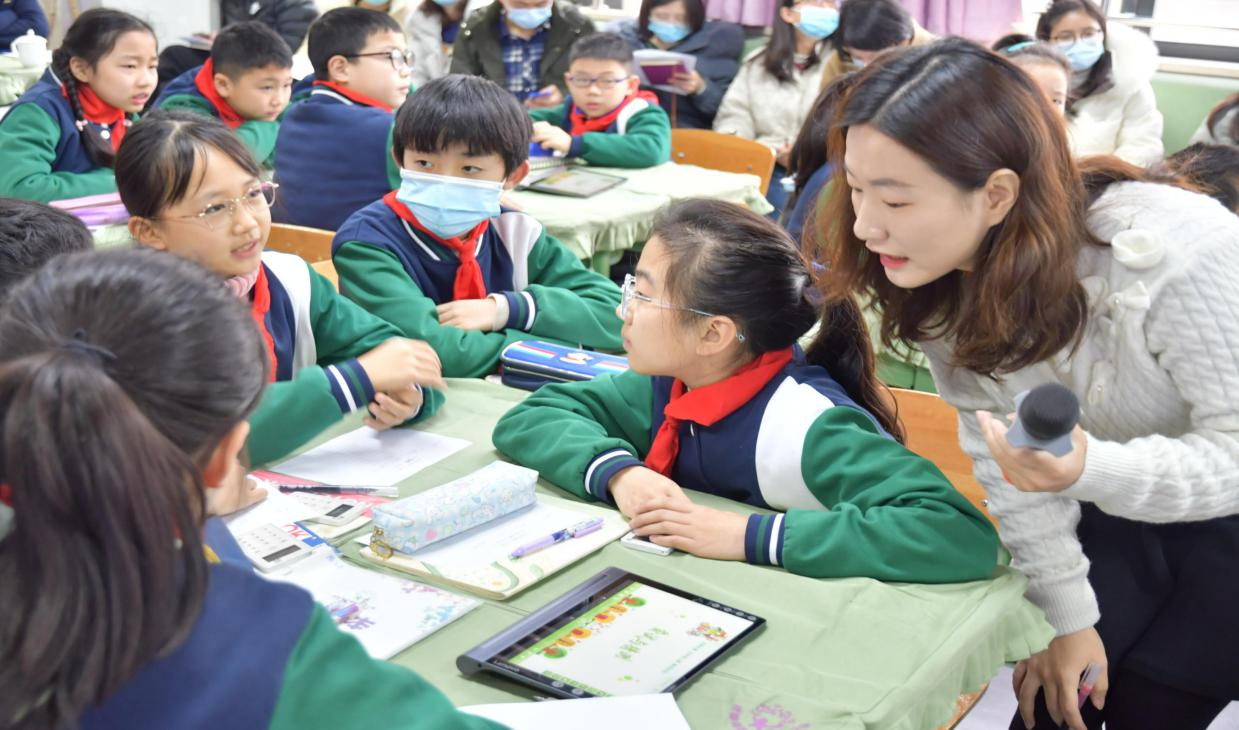 成都师范银都紫藤小学：借用学习空间助力城乡教师一体化发展