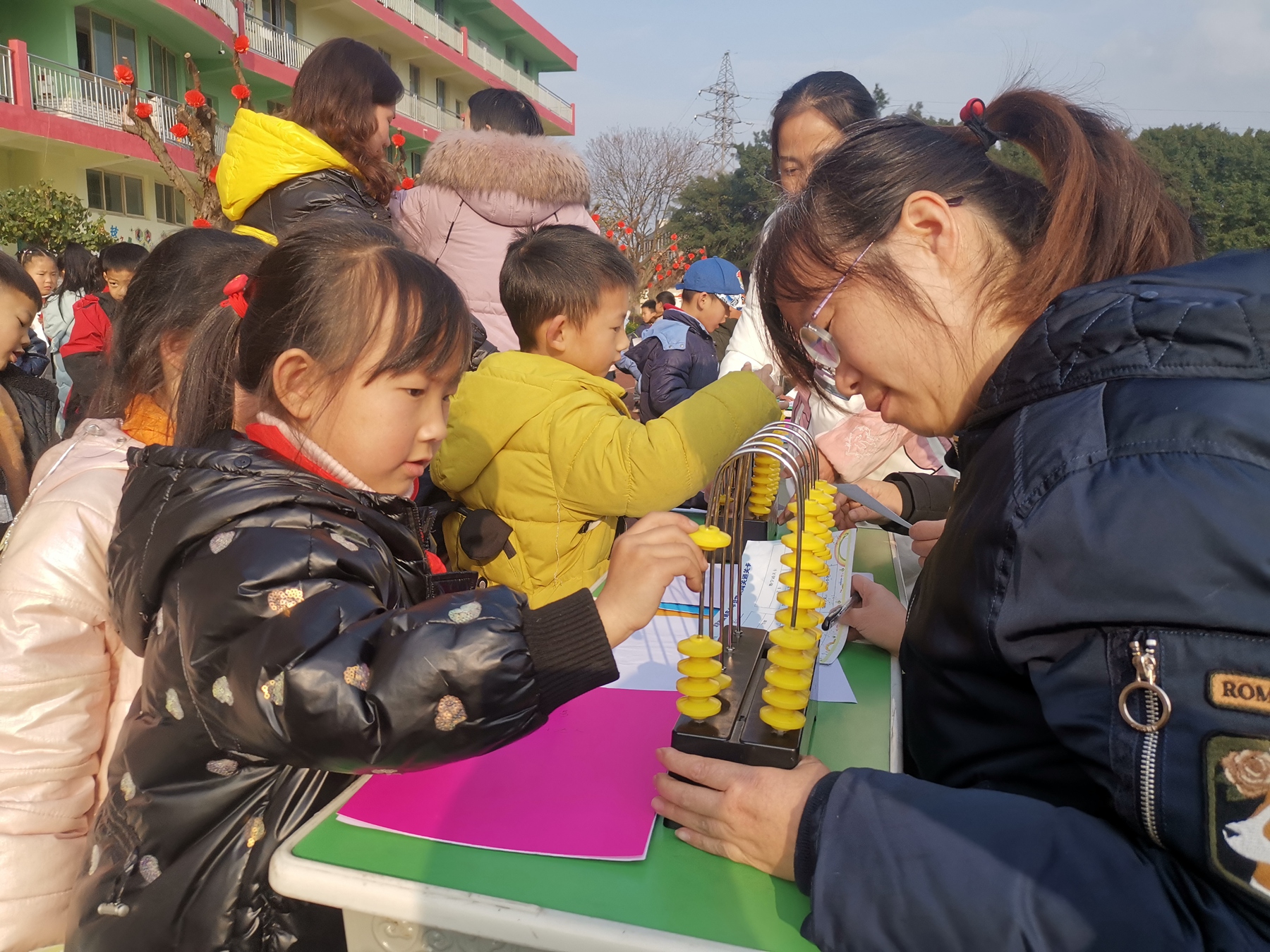 1月11日,宜宾市黄桷庄小学校,学生正在参加“无纸化测试”(黄桷庄小学供图).jpg 1月11日,宜宾市黄桷庄小学校,学生正在参加“无纸化测试”(黄桷庄小学供图).jpg