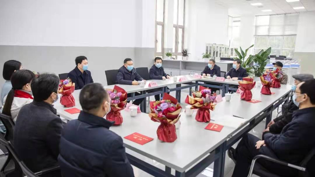 李建勤赴四川工程职业技术学院和四川建筑职业技术学院调研,并看望慰问部分老党员、困难党员和教师代表
