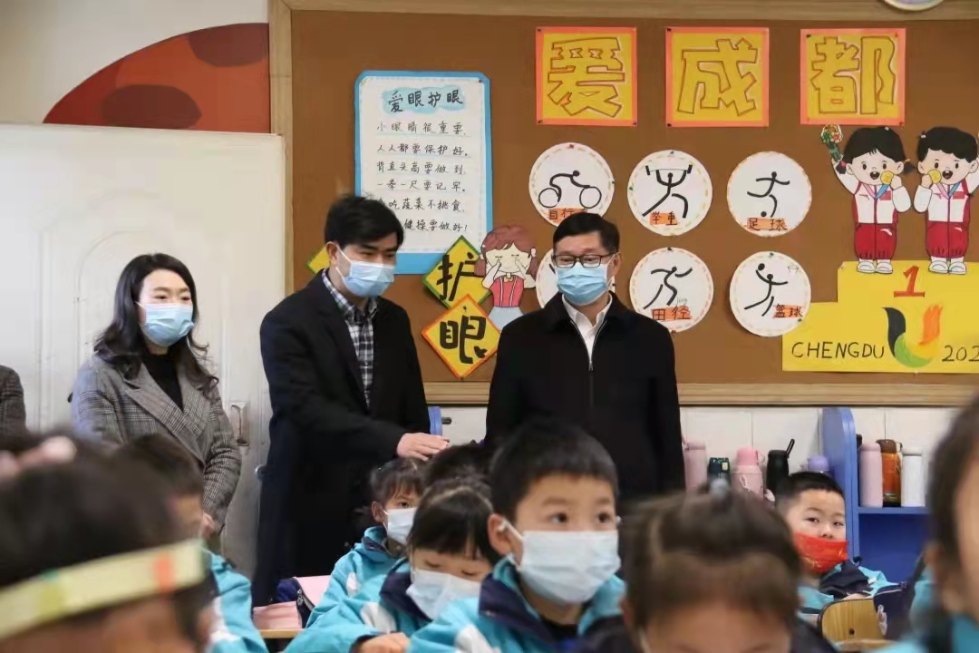教育厅调研组在蓉调研儿童青少年近视防控工作