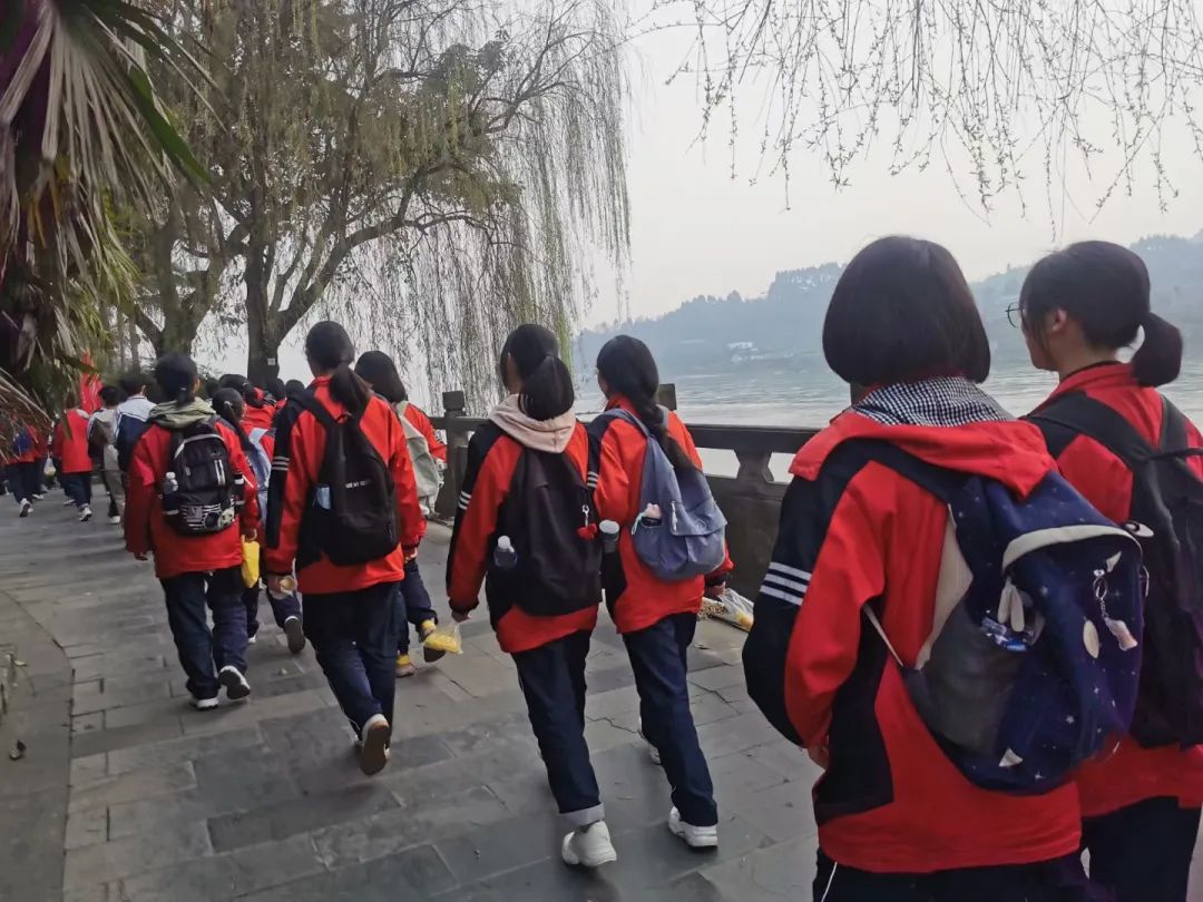 乐山沫若中学举办2022年春季远足活动