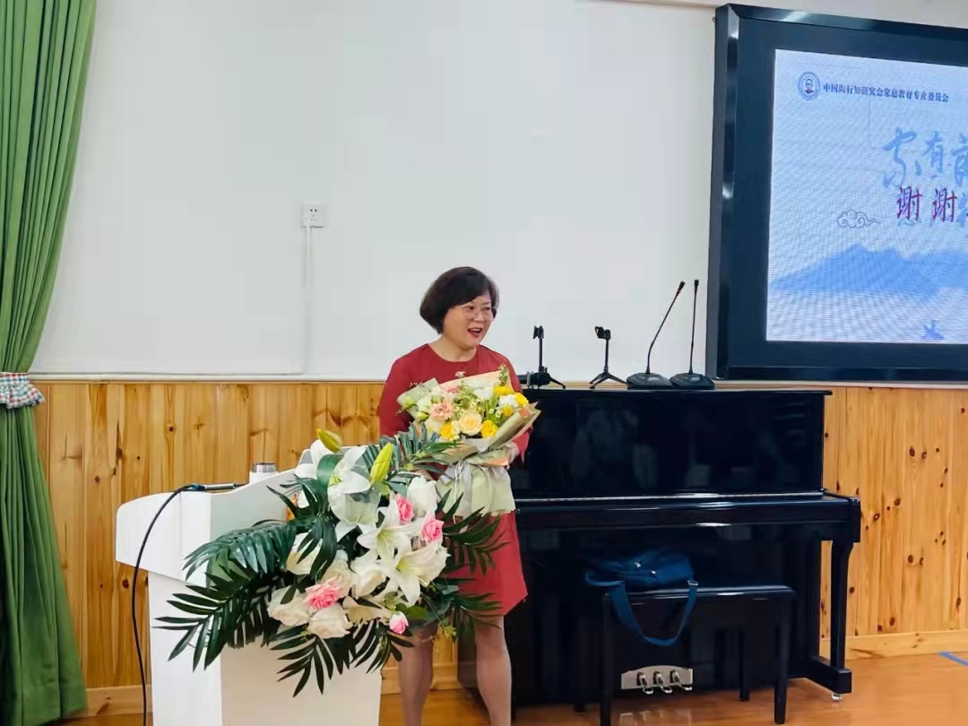 成都高新石羊五幼开展家庭教育讲座