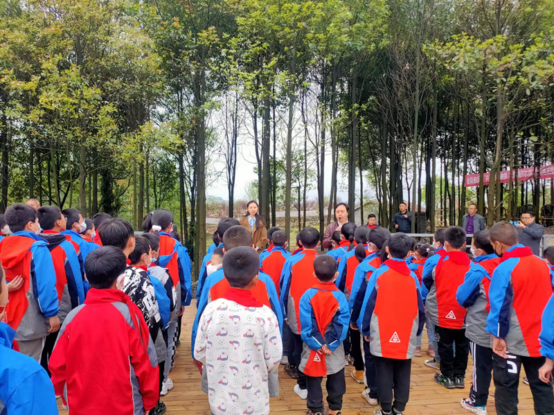 乐山市沙湾区轸溪镇学校开展红色研学活动