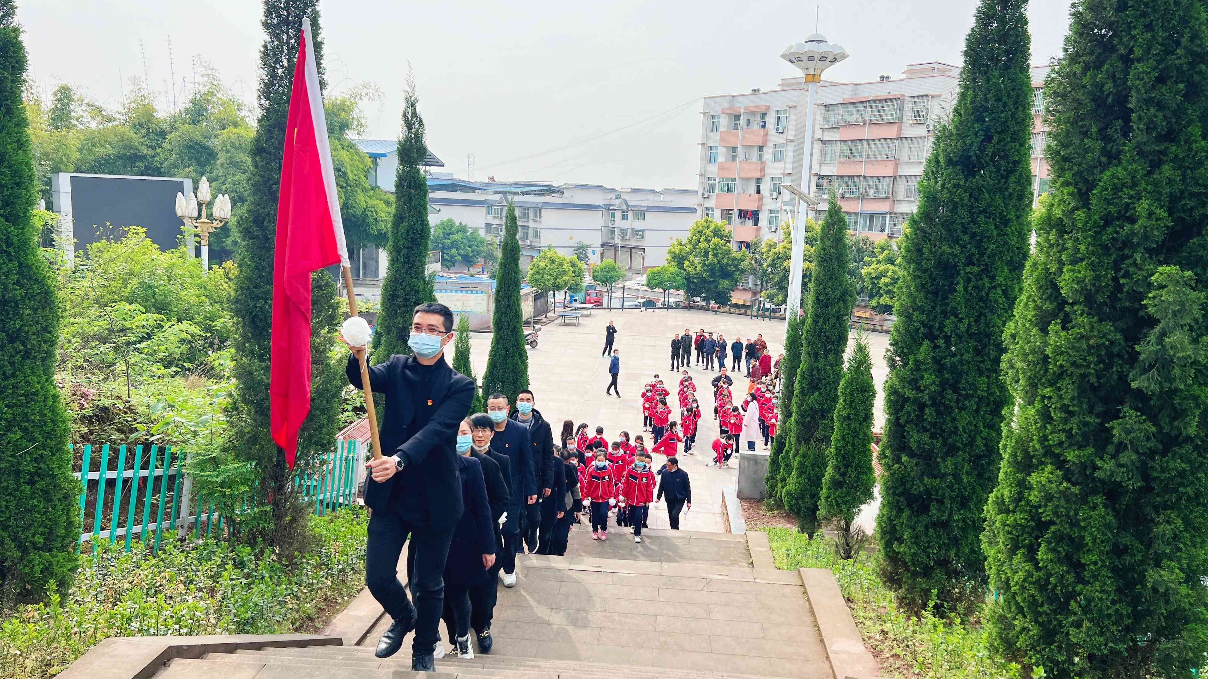代寺小学致敬二七烈士.jpg 代寺小学致敬二七烈士.jpg