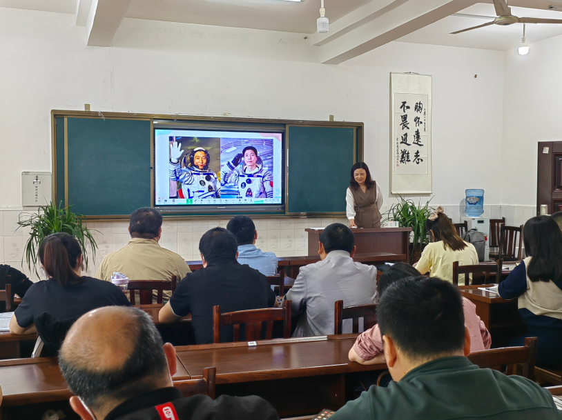 乐山市沙湾区中小学信息技术学科教研活动在葫芦镇中心校举行