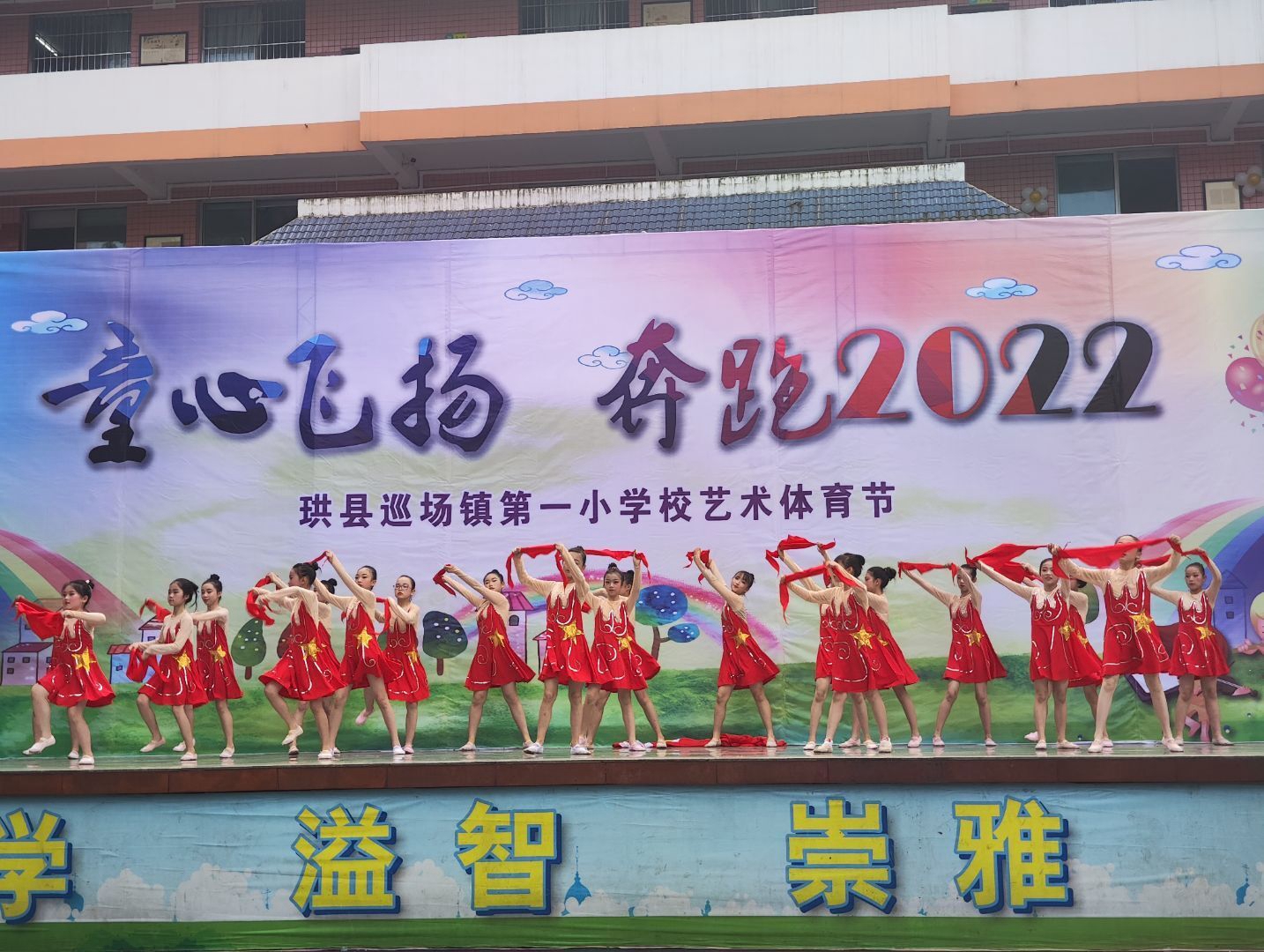 精彩的文艺表演.jpg 精彩的文艺表演.jpg
