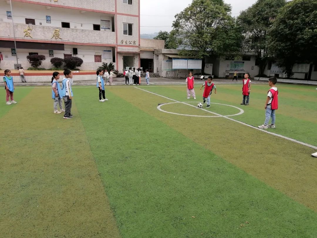 乐山市沙湾区铜茨学校举行校园足球联赛