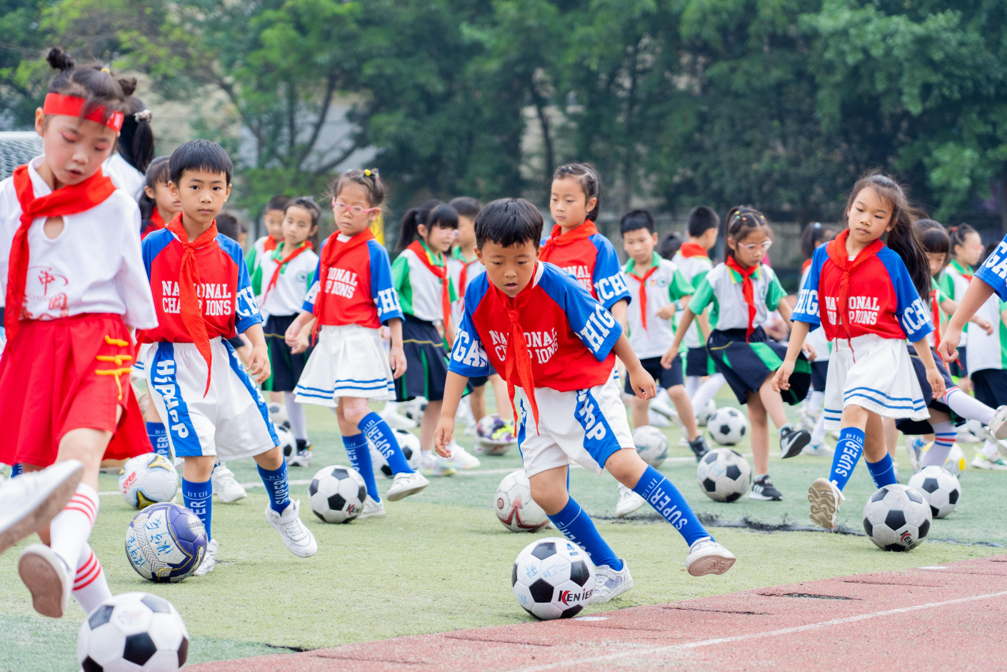 双流区彭镇小学举办第五届校园足球节