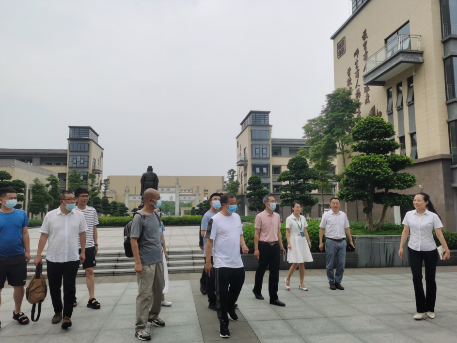 凉山州越西中学到自贡衡川实验学校考察交流