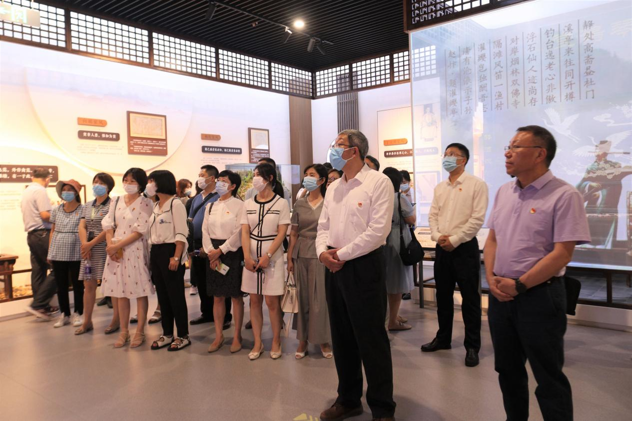 成都工业学院:以纯正家风涵养清朗党风政风