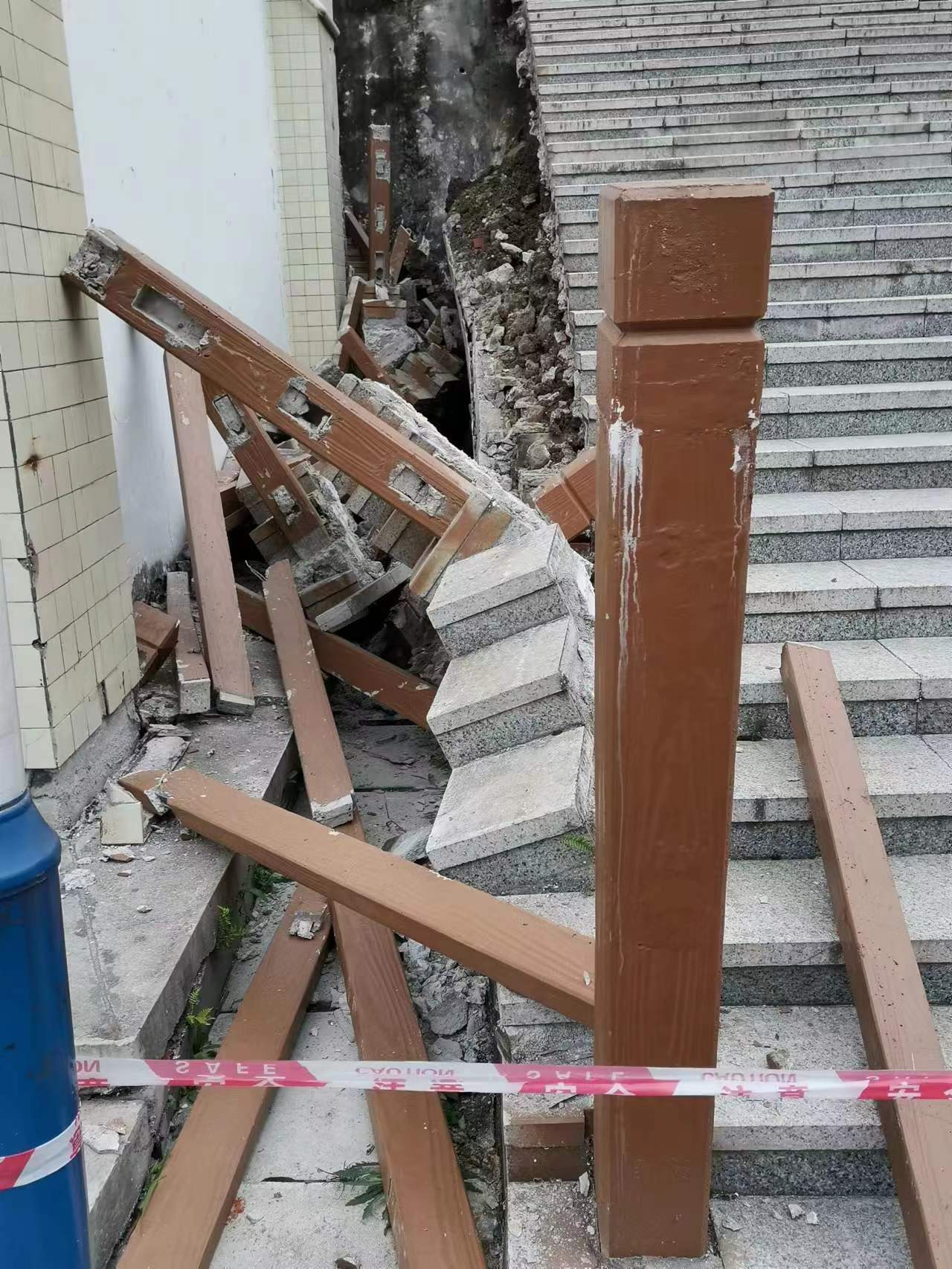 石棉县王岗坪乡第二小学：“生命很脆弱，师生很坚强”
