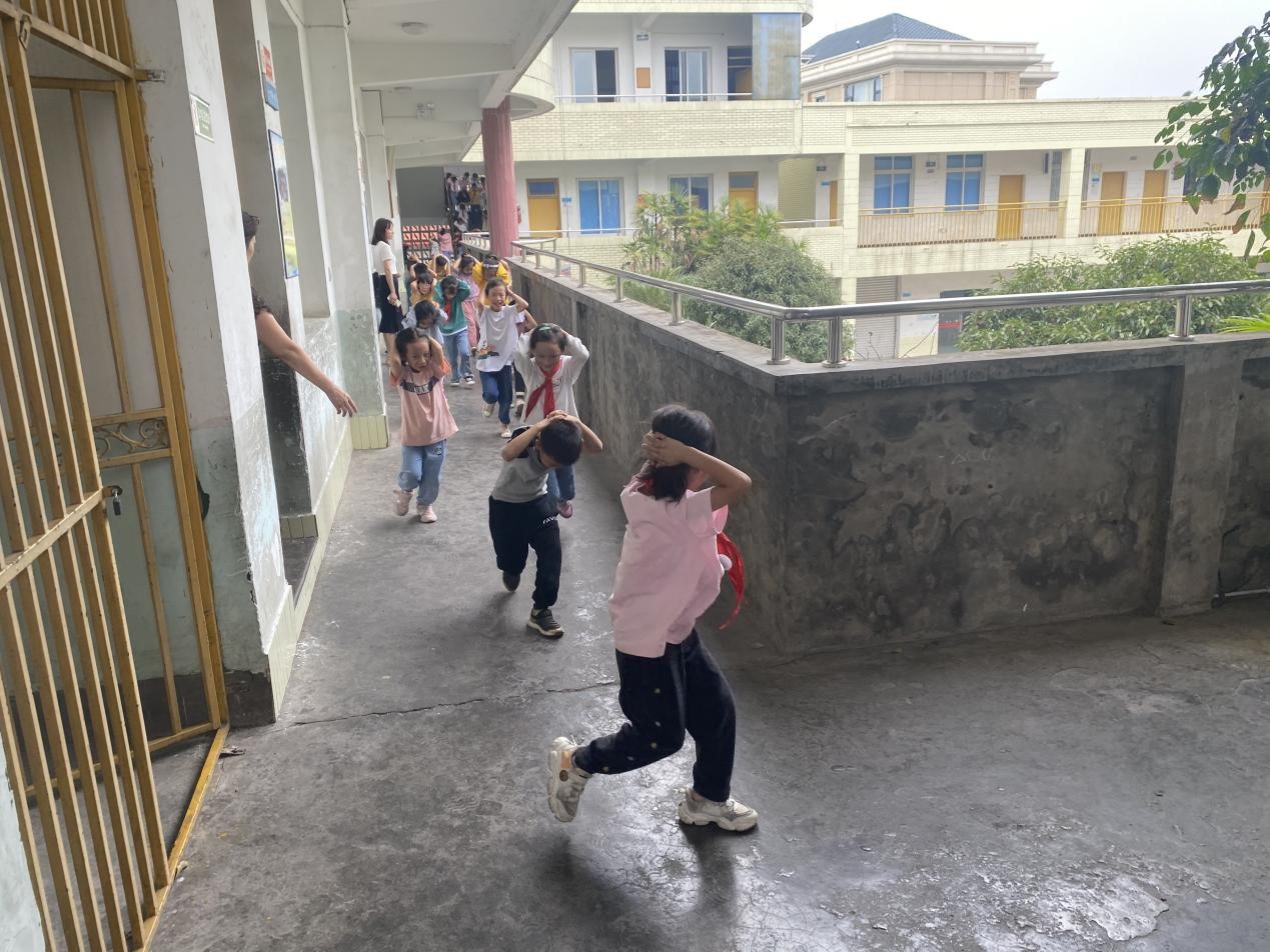 吴场小学.jpg