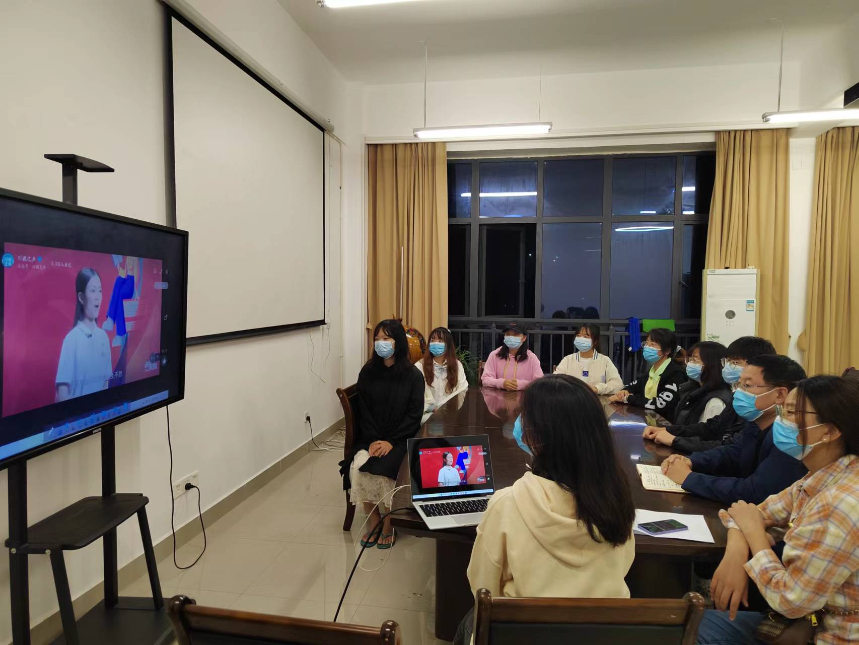 内江师范学院师生热议四川省大学生2022年“开学第一课”