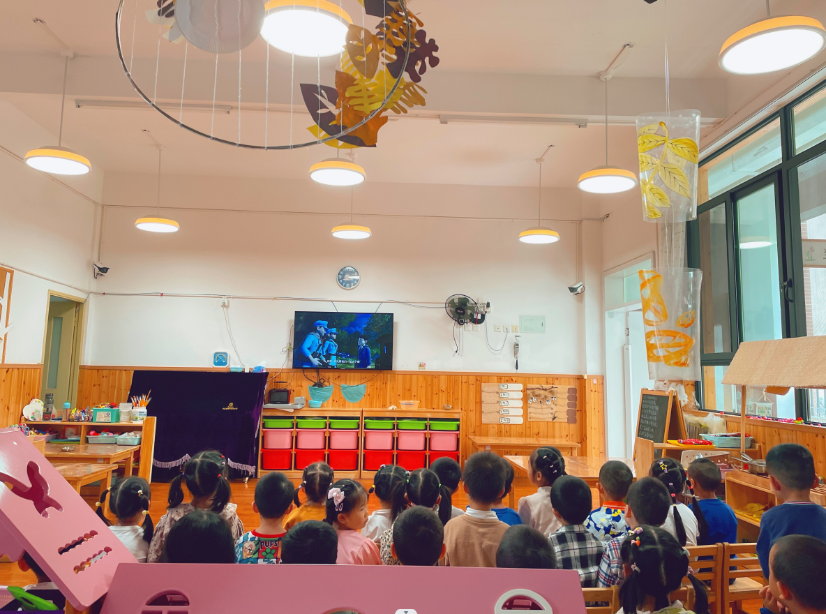 成都市二幼望江、锦馨园区：童心迎国庆，同心送祝福