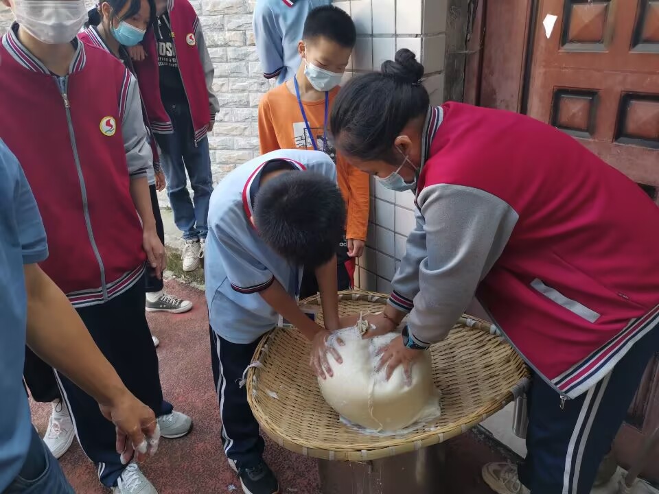 过滤豆渣.jpg 过滤豆渣.jpg