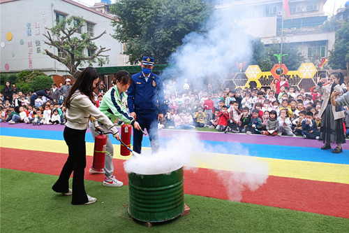 广汉市第三幼儿园:开展“消防月”主题活动,打好消防安全“组合拳”
