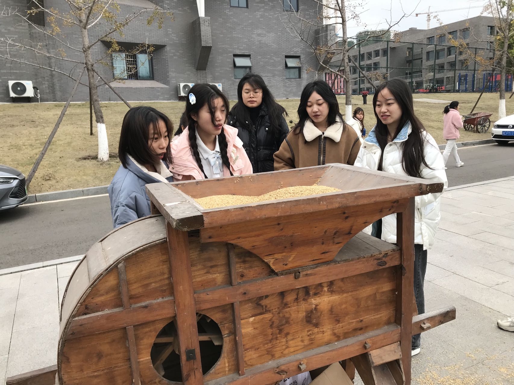 四川卫生康复职业学院举办乡村振兴消费帮扶活动