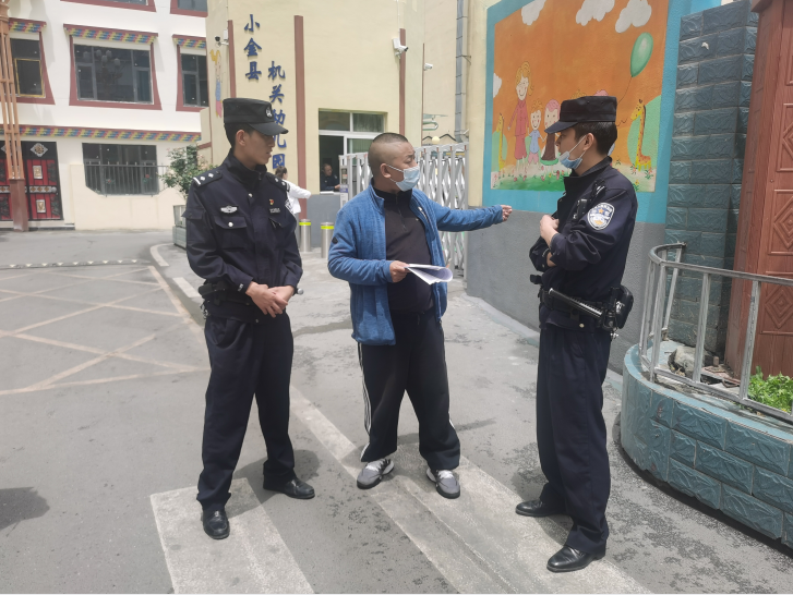 小金县:紧绷安全稳定之弦,筑牢校园坚固屏障