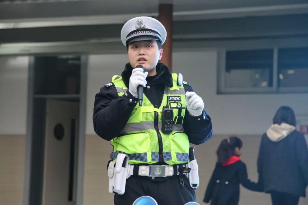 警校联动,交通安全伴“童”行