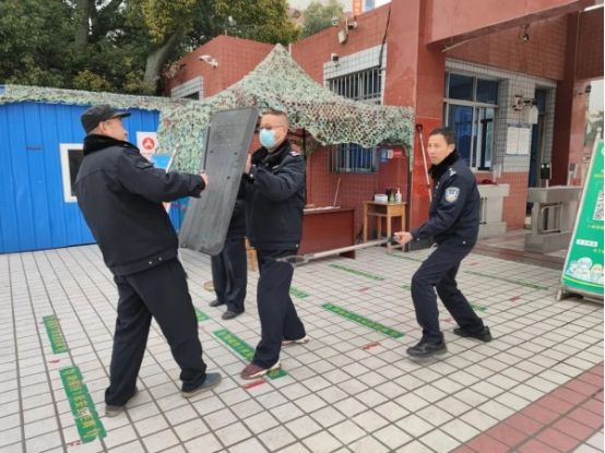 夹江中学开展校园安全检查工作