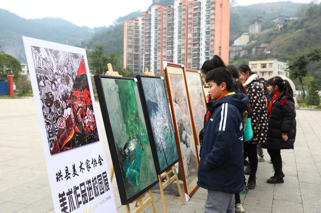珙县：美术作品进校园，学生零距离领略艺术魅力