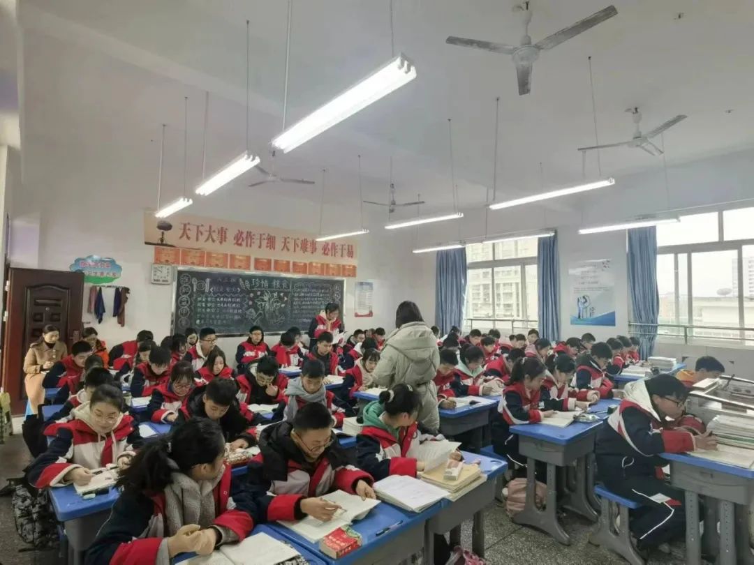 乐山市教科所到沙湾区实验中学视导 教学工作