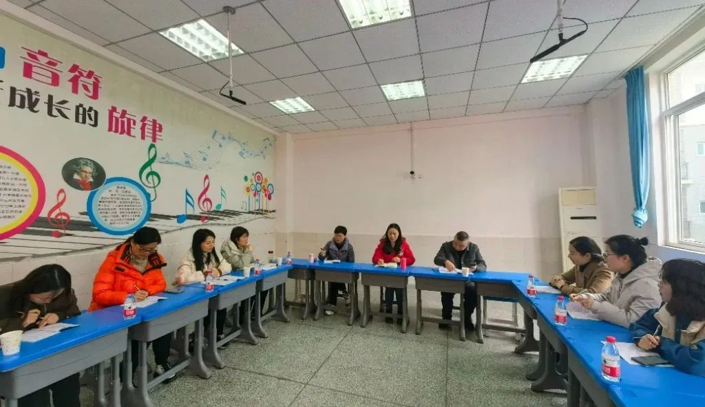 学科小组交流.jpg