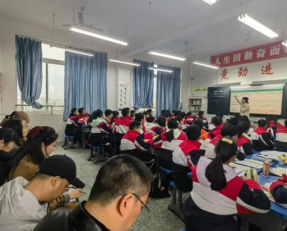 深入课堂听课2.jpg
