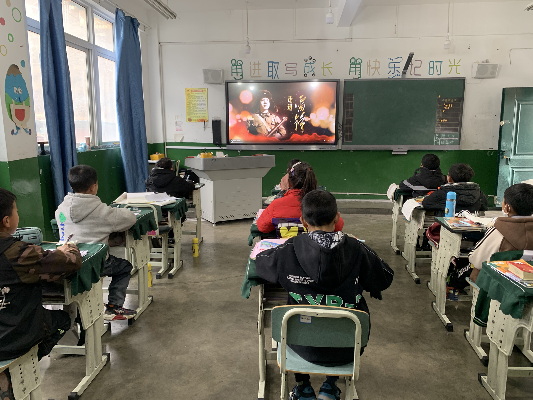 小金县教育系统开展学雷锋系列活动