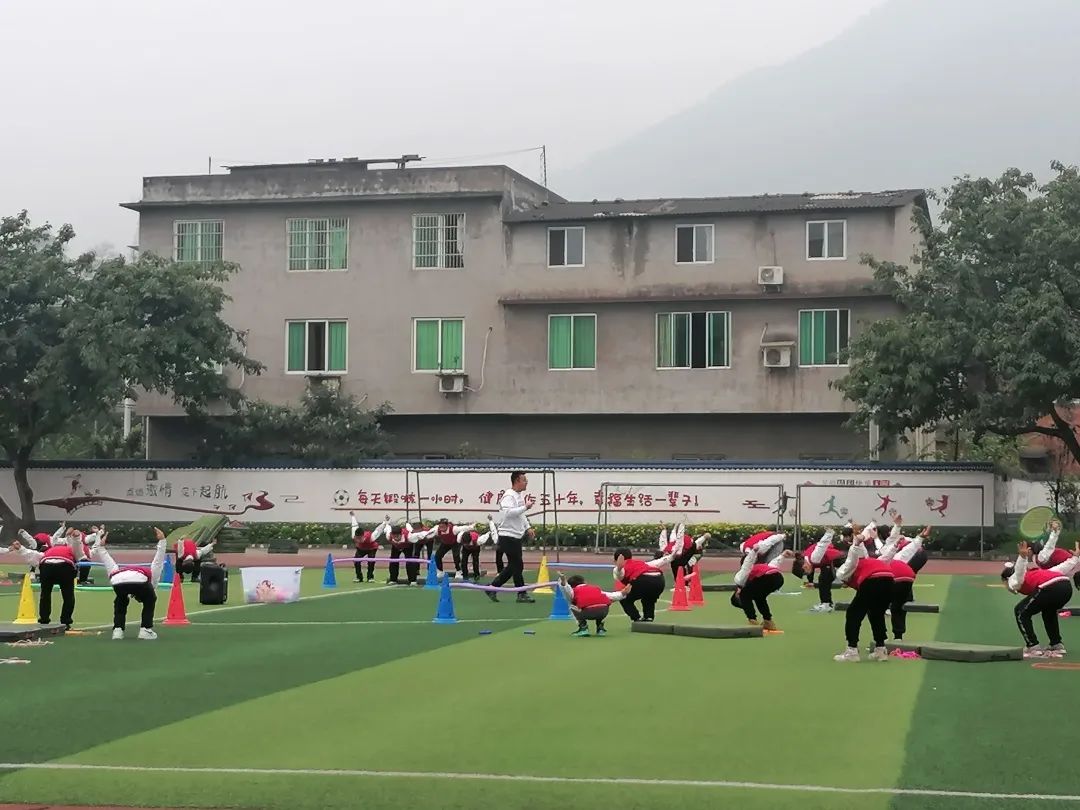 黄波老师展示公开课.jpg 黄波老师展示公开课.jpg