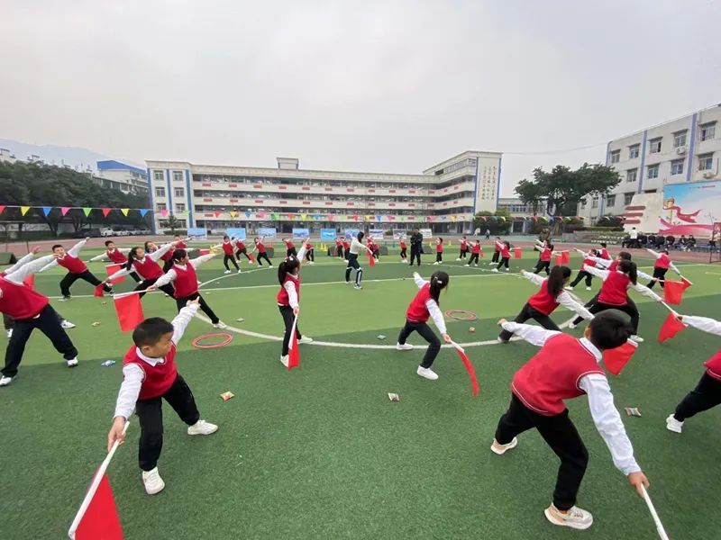 刘雪老师展示公开课.jpg 刘雪老师展示公开课.jpg