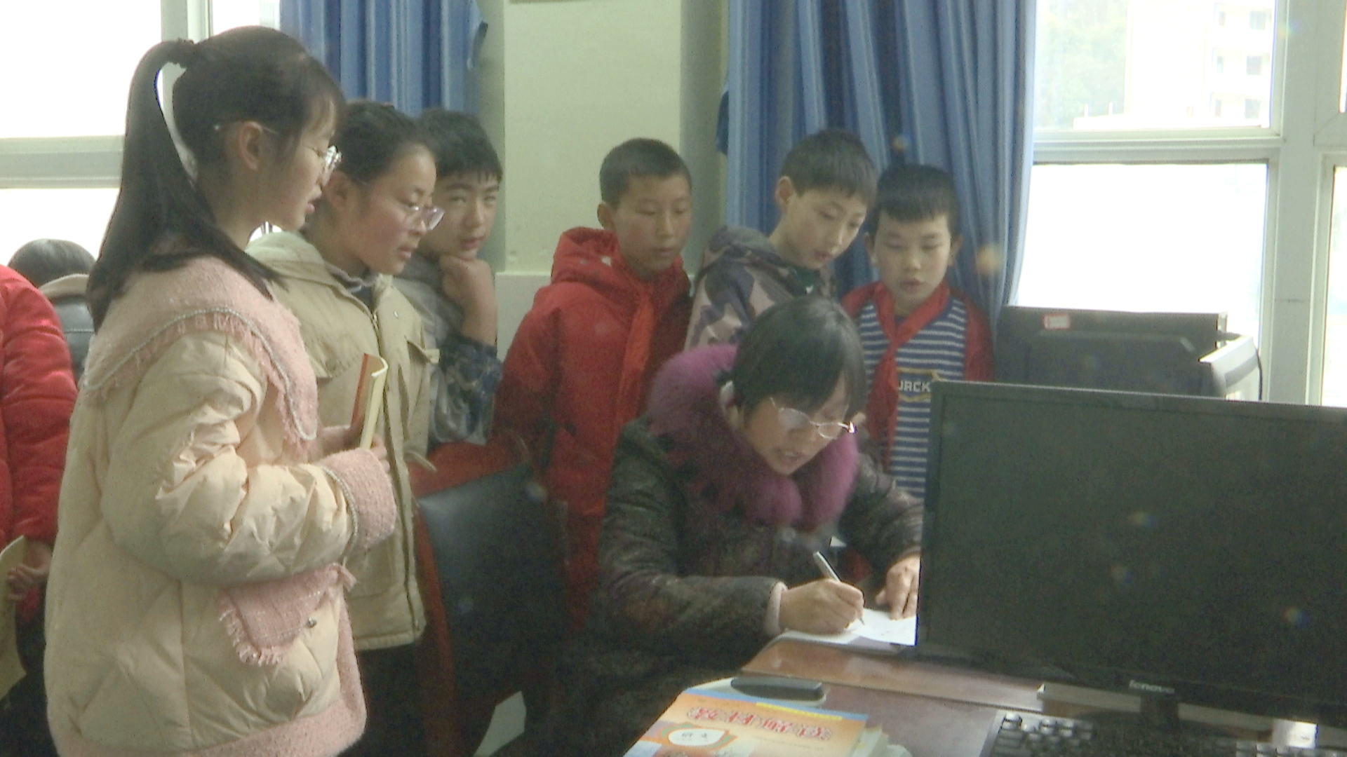 何琼 2.jpg 何琼 2.jpg