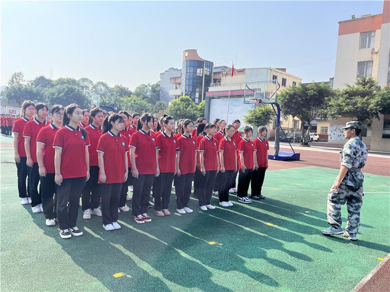 乐山市沙湾职中举行2023年学生军事训练开营仪式