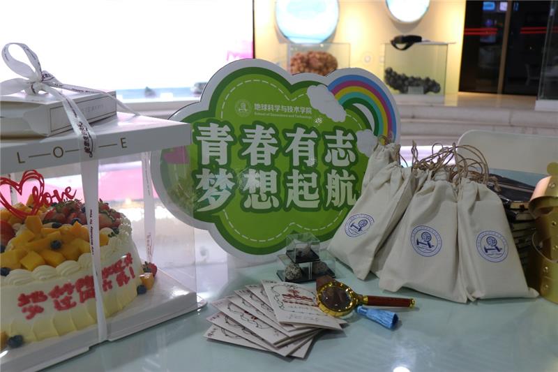 暖心！西南石油大学地科院为新生过生日、送祝福