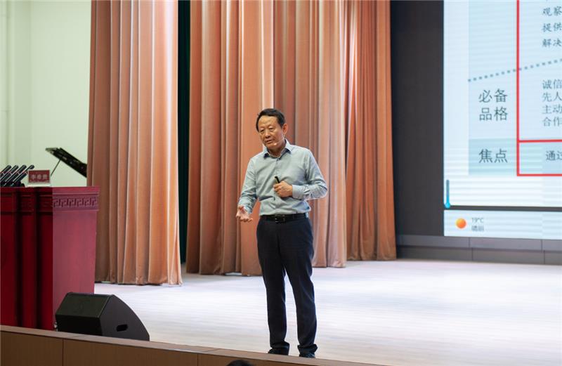把学生成长作为学校最大的目标
